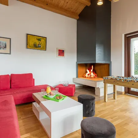 Holiday home 4 Bedroom Nice Home In Stokovci