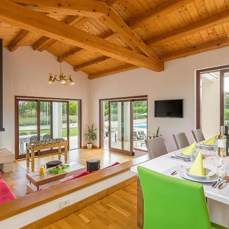 Holiday home 4 Bedroom Nice Home In Stokovci *