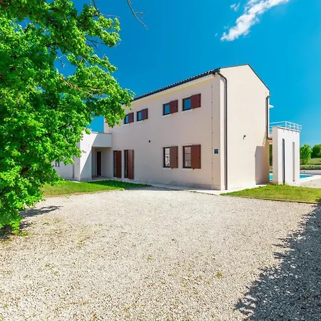 4 Bedroom Nice Home In Stokovci * Stokovci