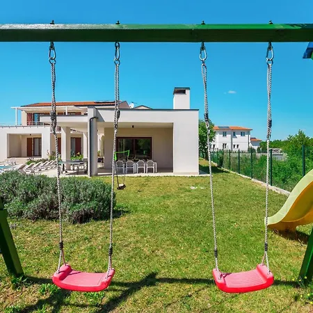4 Bedroom Nice Home In Stokovci