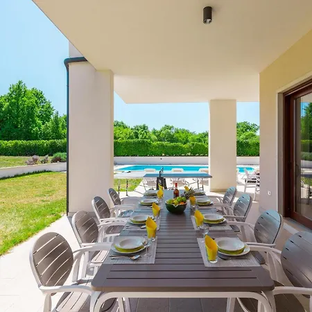 4 Bedroom Nice Home In Stokovci * Stokovci