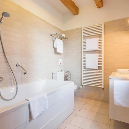 4 Bedroom Nice Home In Stokovci *