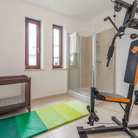 4 Bedroom Nice Home In Stokovci *