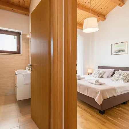 Holiday home 4 Bedroom Nice Home In Stokovci *