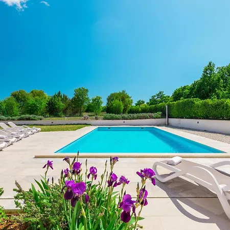 4 Bedroom In Štokovci