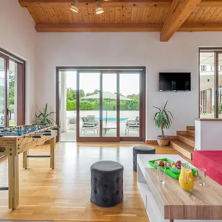 4 Bedroom In בית נופש *