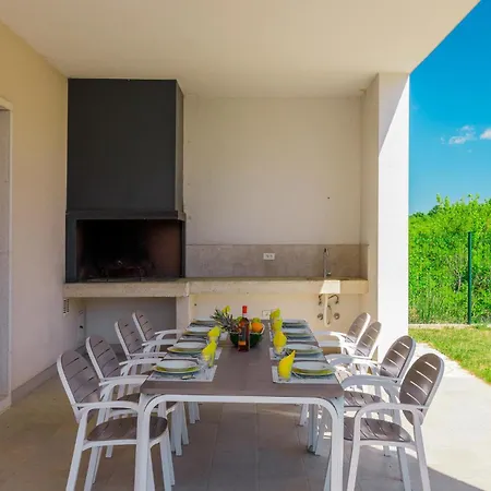 4 Bedroom In בית נופש