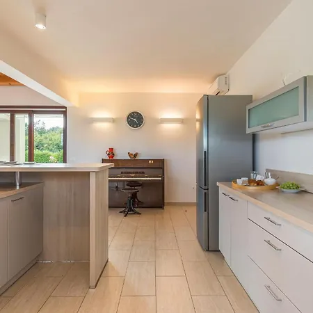 4 Bedroom In בית נופש *