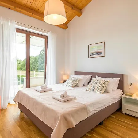 4 Bedroom In Štokovci